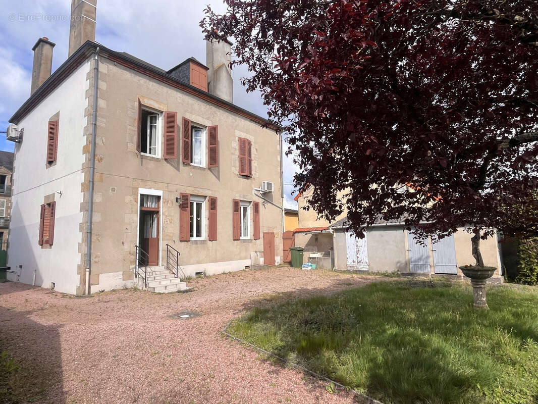 Maison à YZEURE