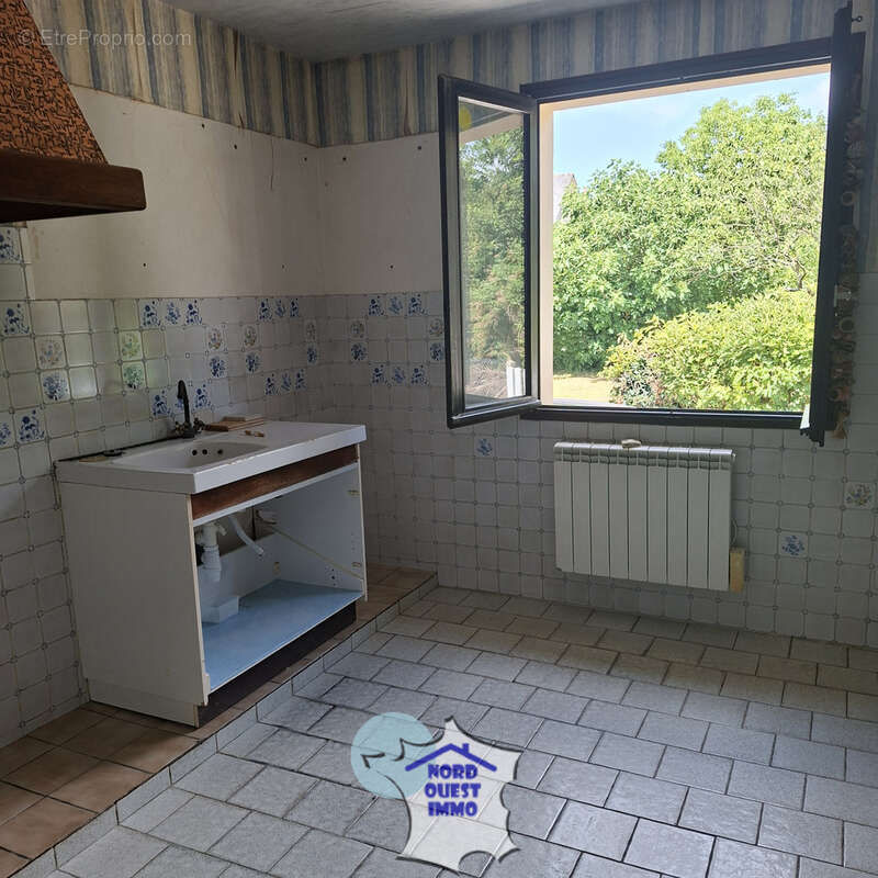 Maison avec grand terrain, dépendance et verger - photo 4