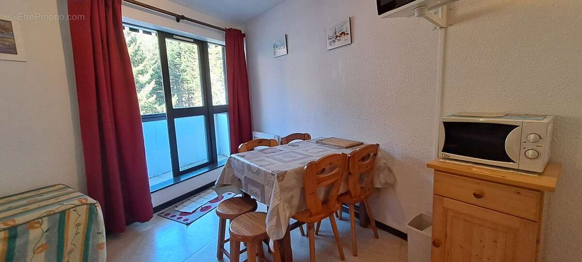 Appartement à MORILLON