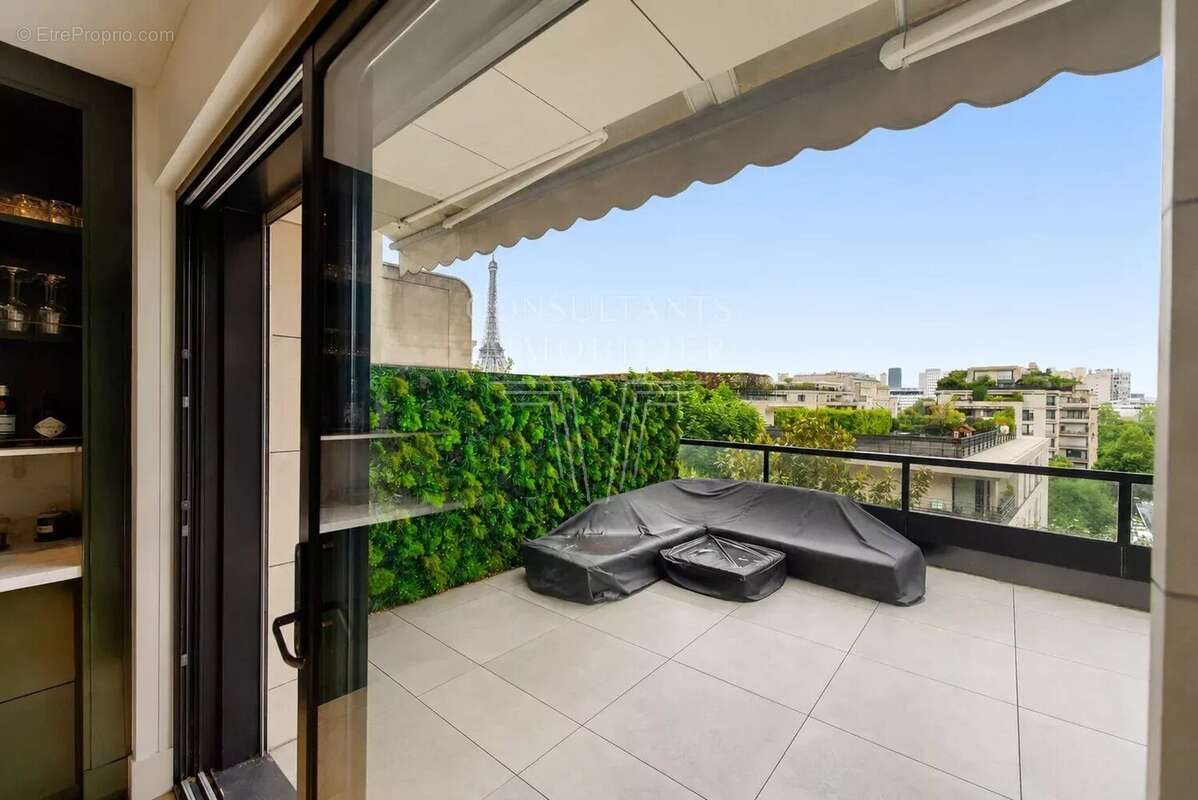 Appartement à PARIS-16E