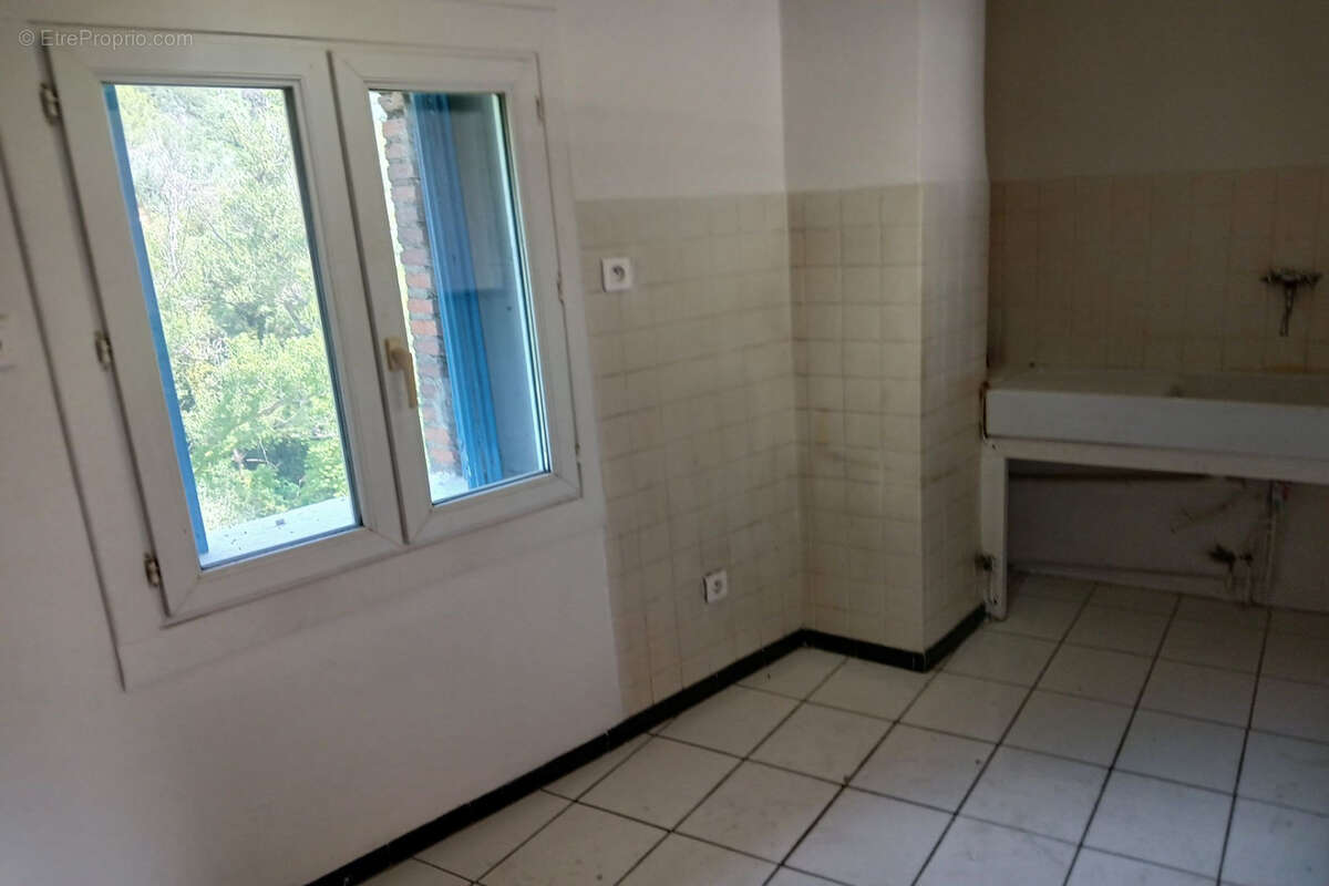 Appartement à REYNES