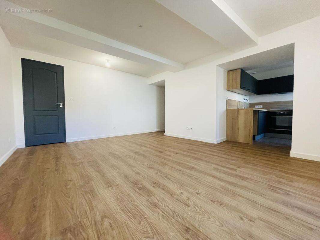 Appartement à OPTEVOZ