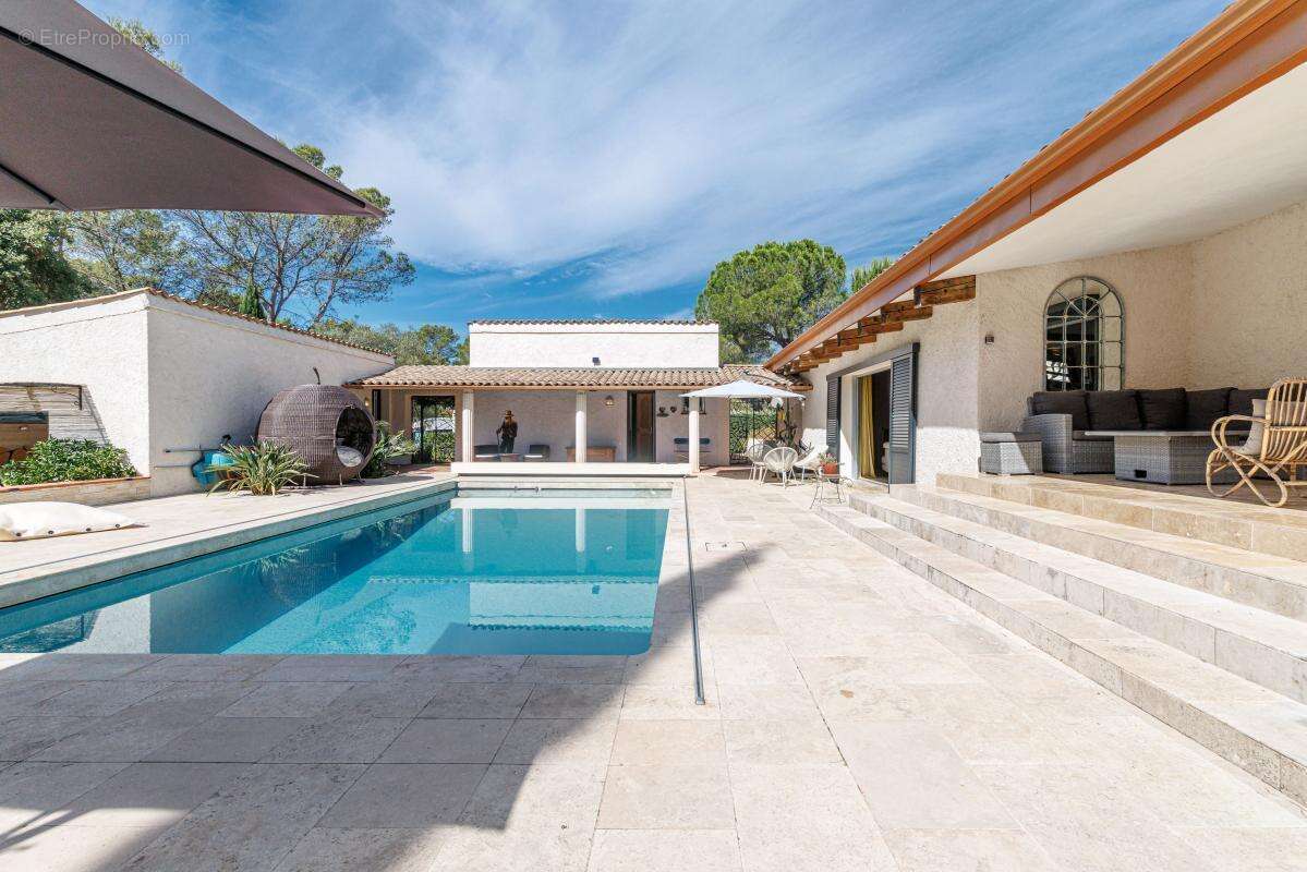 Maison à PUGET-SUR-ARGENS