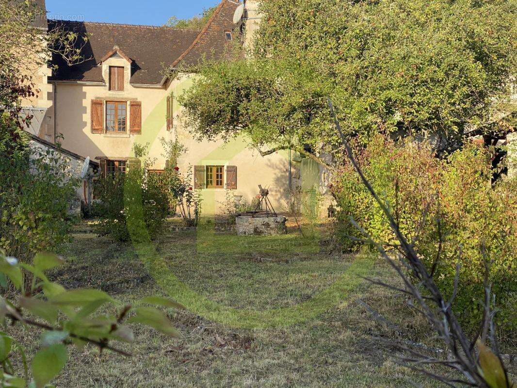 Maison à SAINT-GENEST-D'AMBIERE