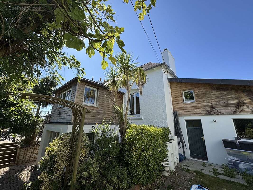 Maison à LE RELECQ-KERHUON