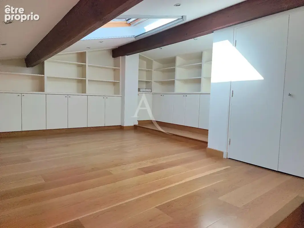 Appartement atypique au coeur du centre historique avec stationnement privatif - photo 6