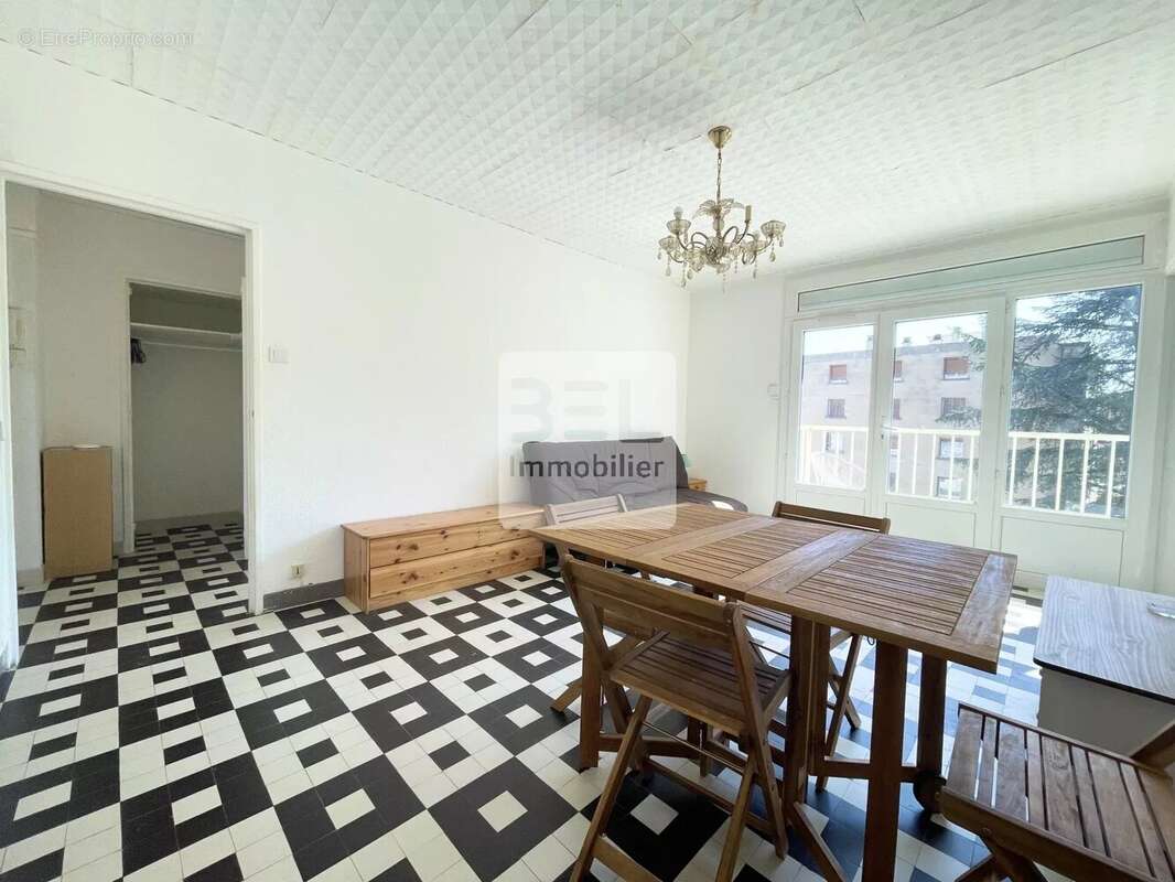 Appartement à BAGNOLS-SUR-CEZE