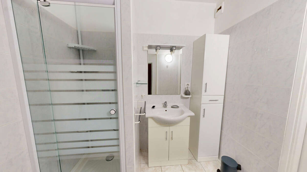 Appartement à GREOUX-LES-BAINS