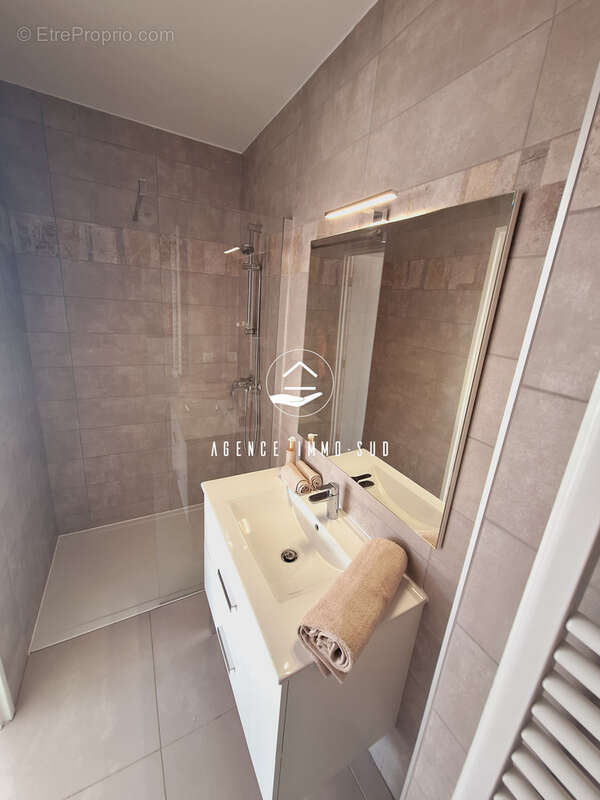 Appartement à SAINT-LAURENT-DU-VAR