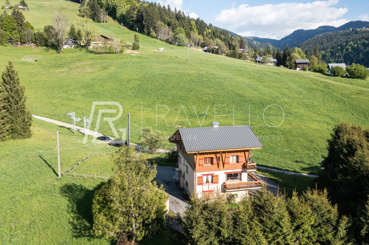 Maison à NOTRE-DAME-DE-BELLECOMBE