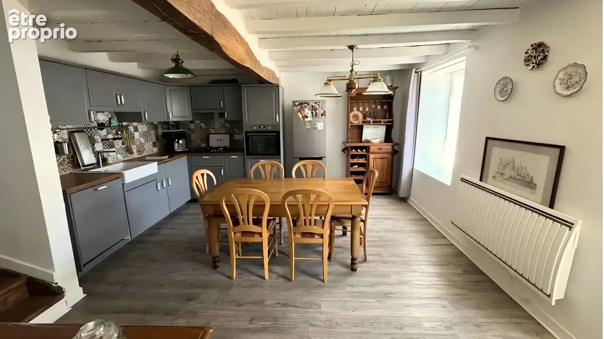 Maison de caractère avec dépendances et terrain constructible de 3 235 m2 - photo 2