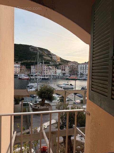 Plein sud pour cet appartement avec vue panoramique sur le port - photo 3
