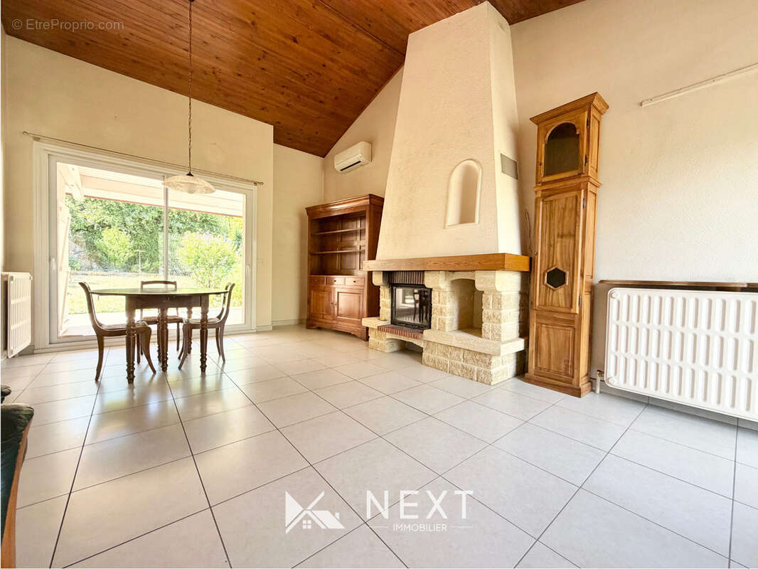 CLAIX   Maison de 103 m2, 4 chambres, jardin arboré et terrasse - photo 3
