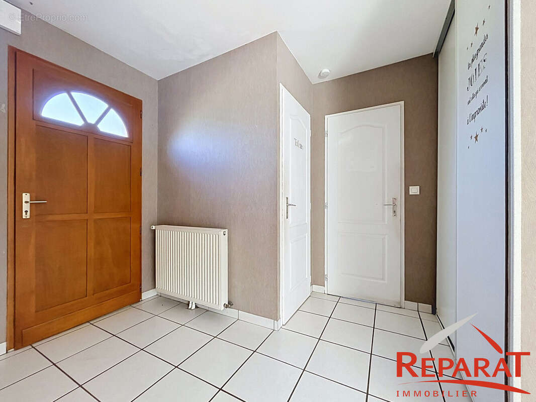 Maison 95 m² à Saint-Pantaleon-De-Larche  - photo 6