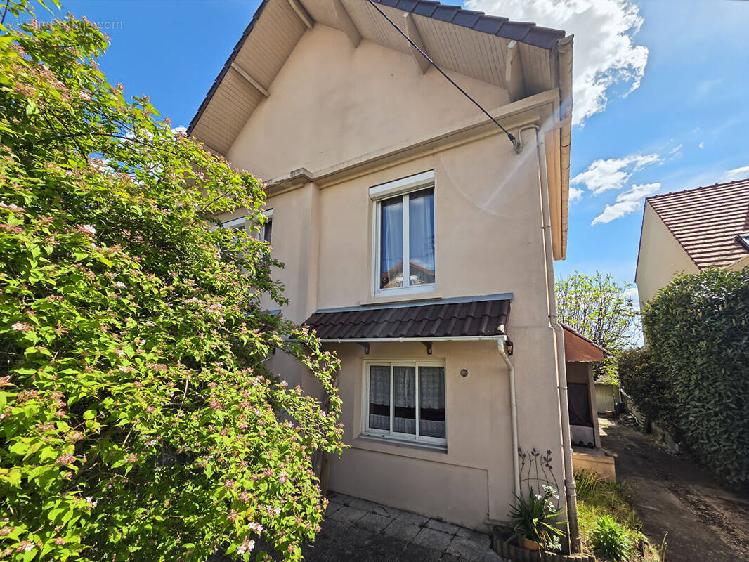 Maison à VERRIERES-LE-BUISSON