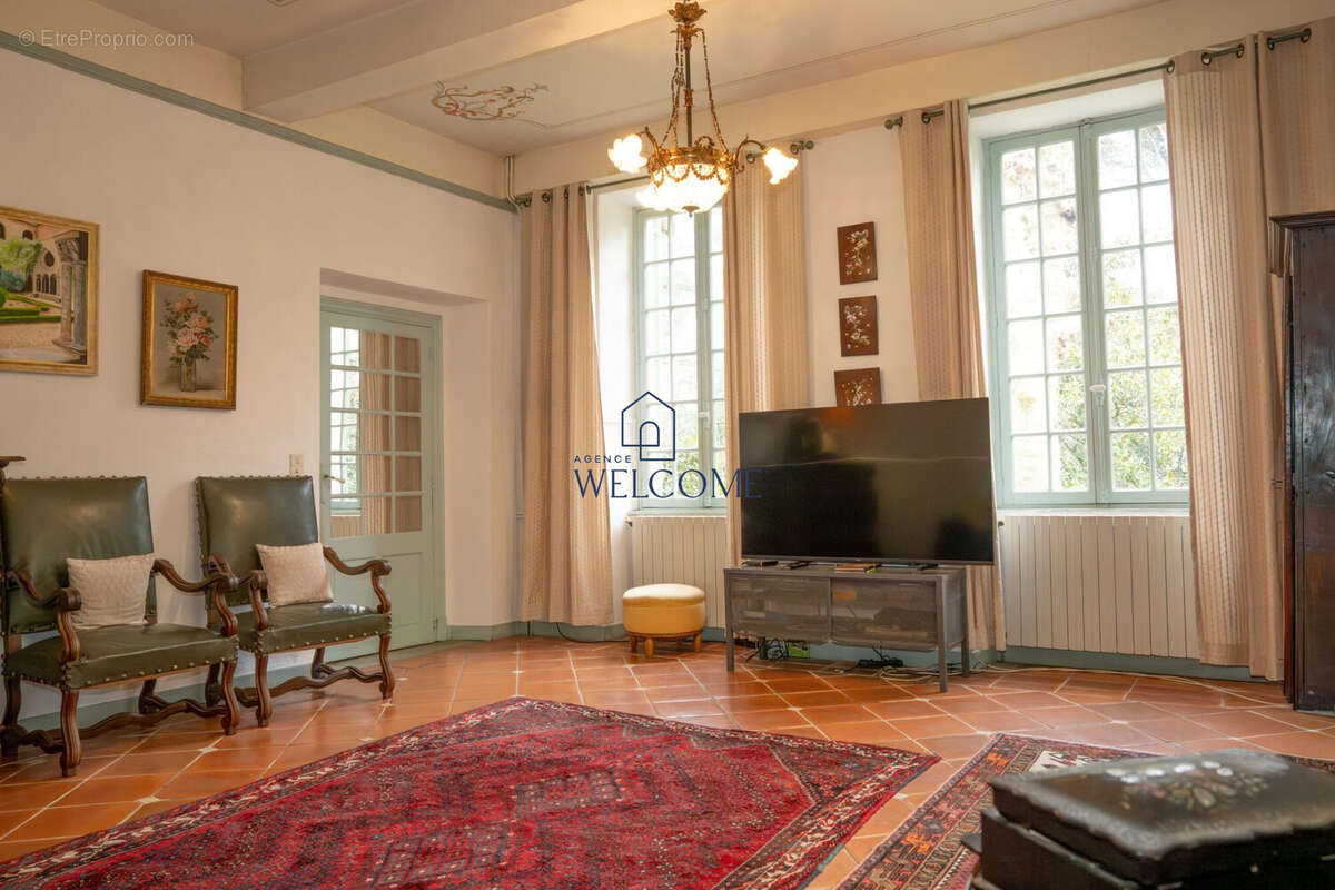 167 m² à Pont-Saint-Esprit  - photo 3