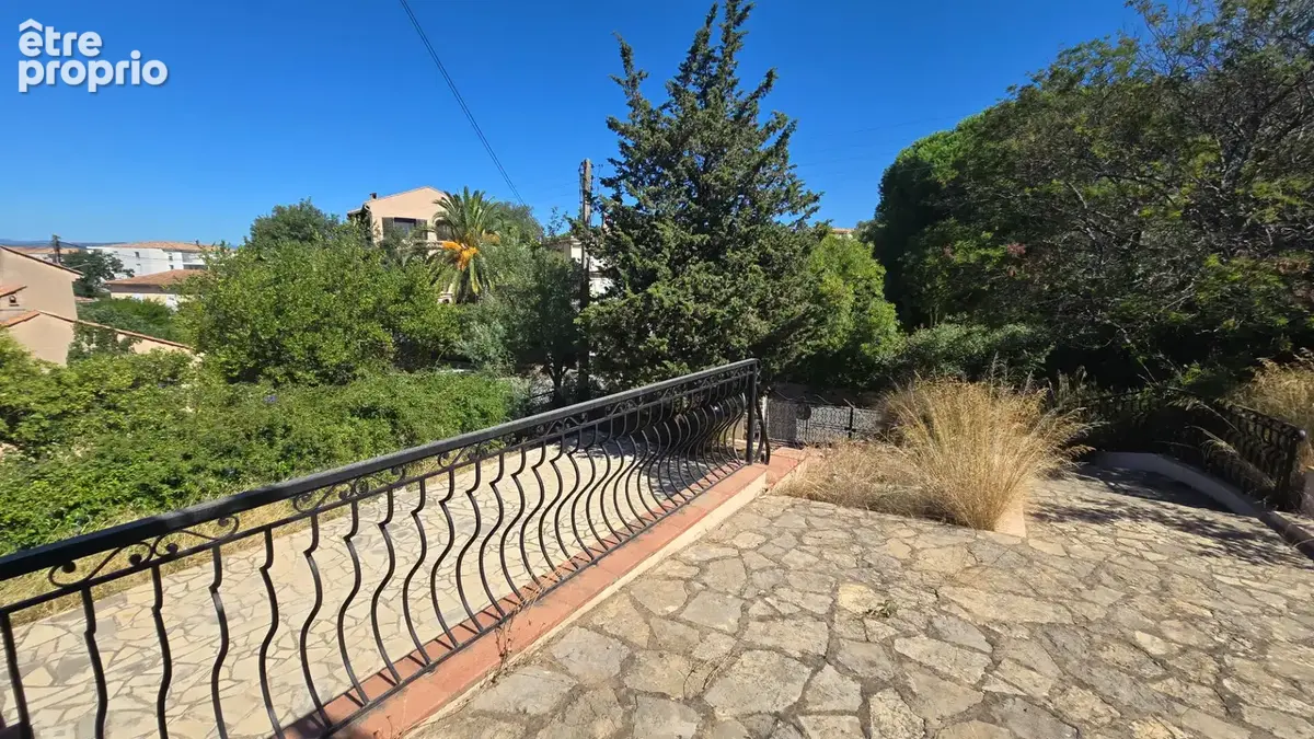 Maison à rénover Saint Raphael , quartier résidentiel. - photo 4