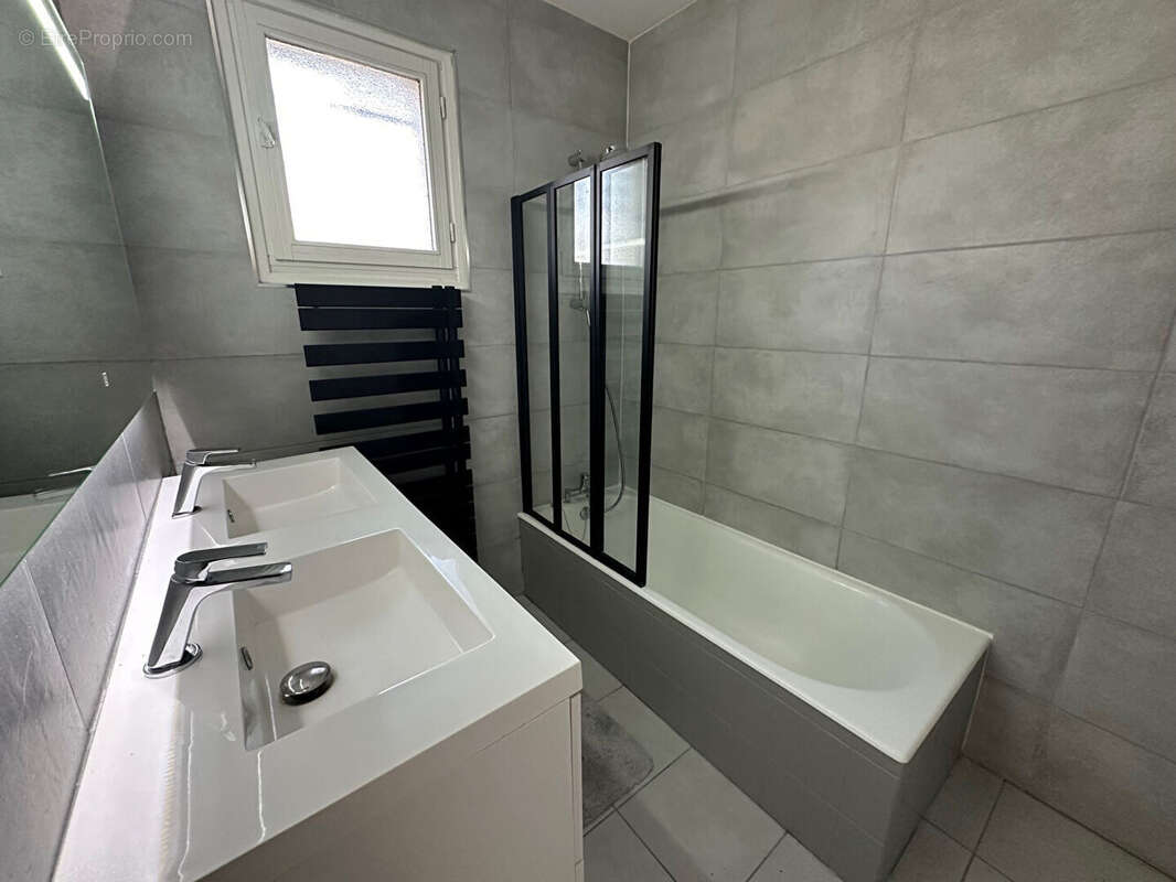 Maison à CHAMPAGNE-AU-MONT-D'OR