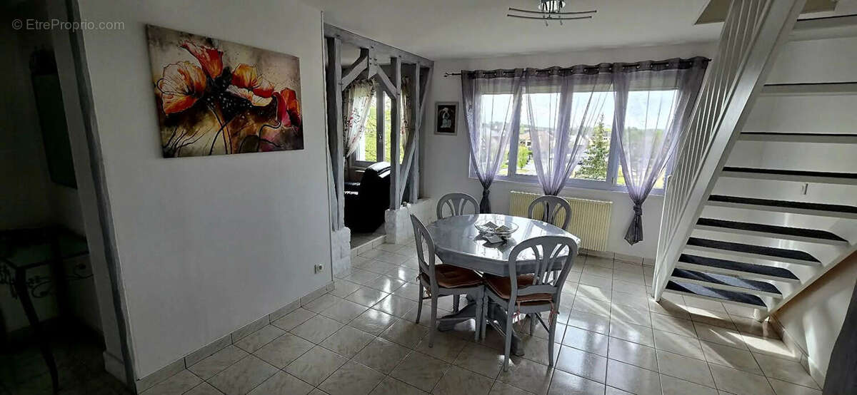 Appartement à LES DAMPS