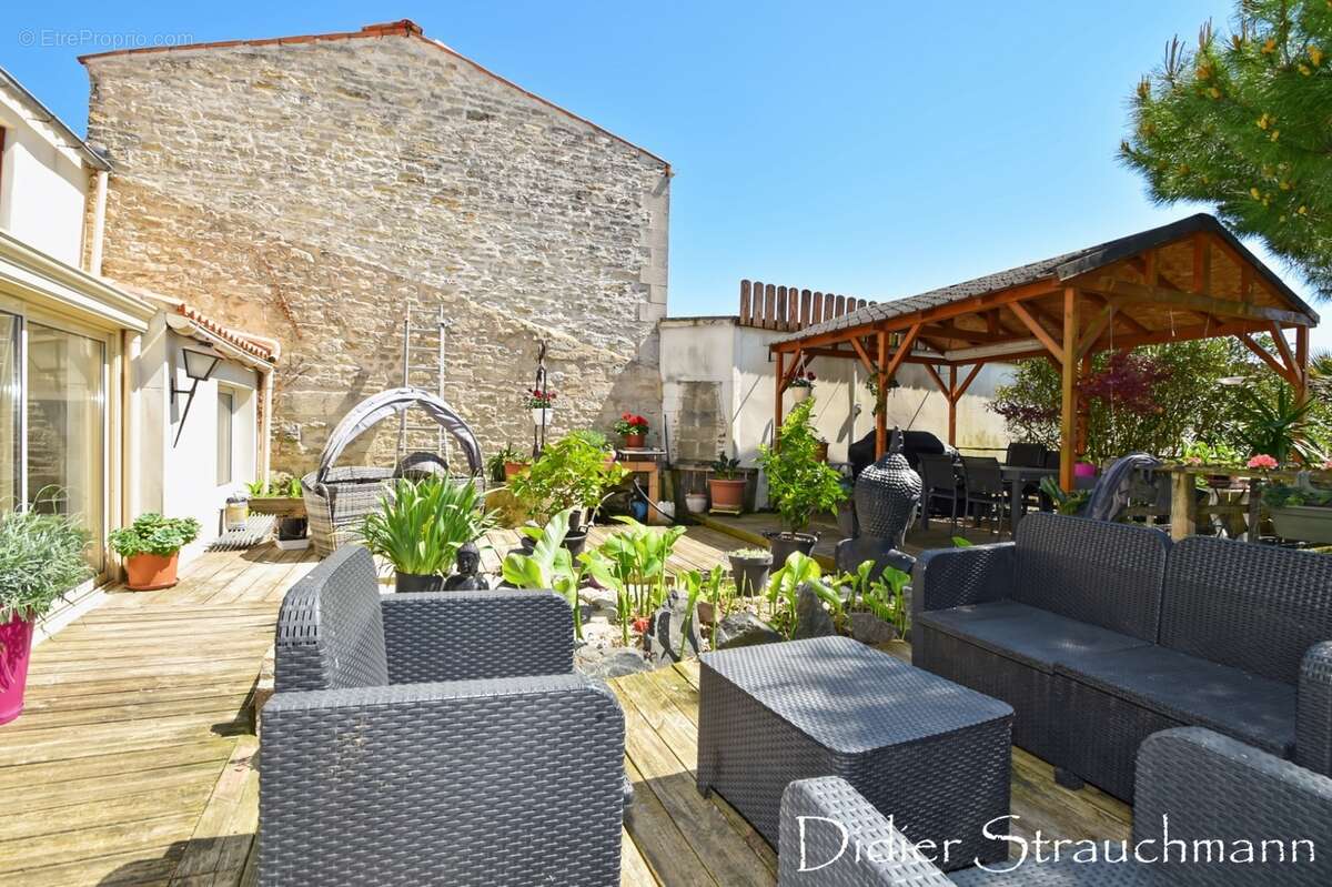 Maison à vendre 7 pièces proche de AIGREFEUILLE D'AUNIS (17) - photo 2