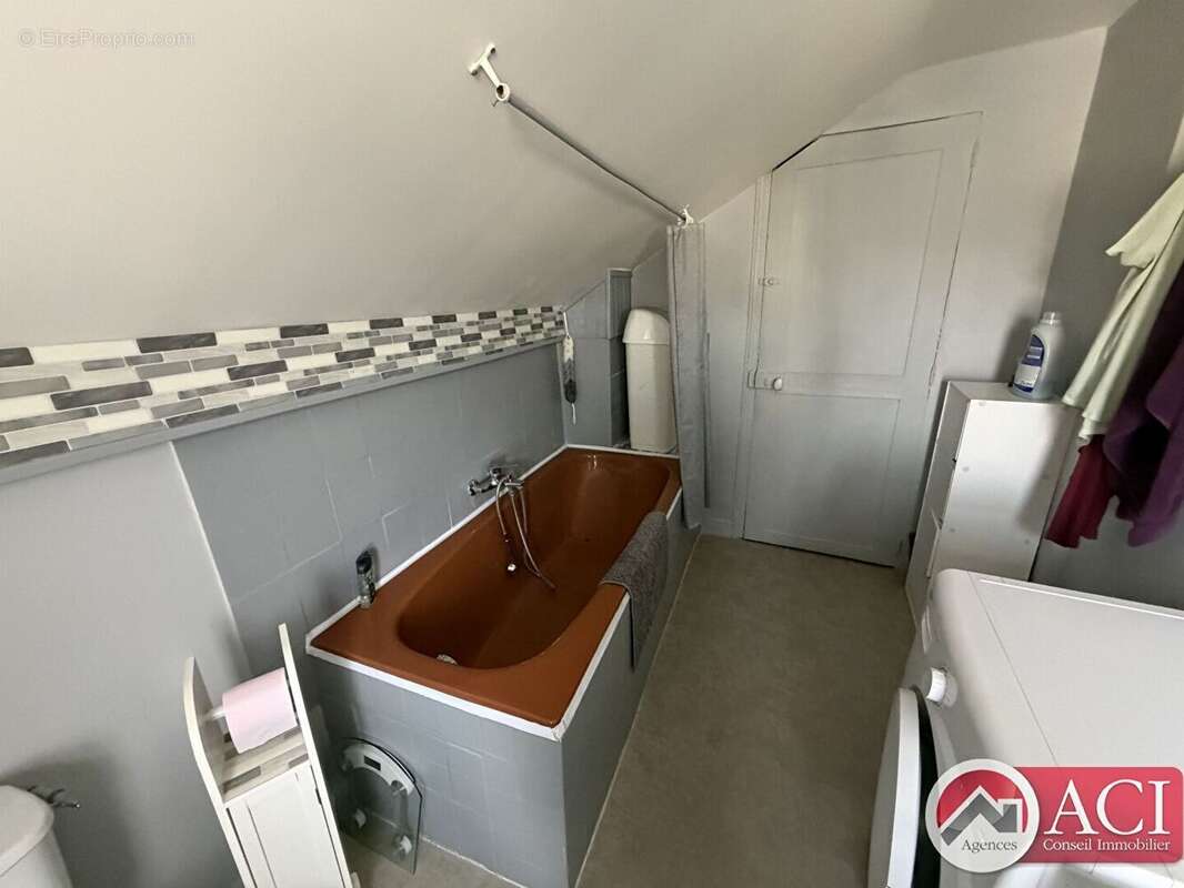 Bornel gare sur place , Immeuble de 4 appartements - photo 10