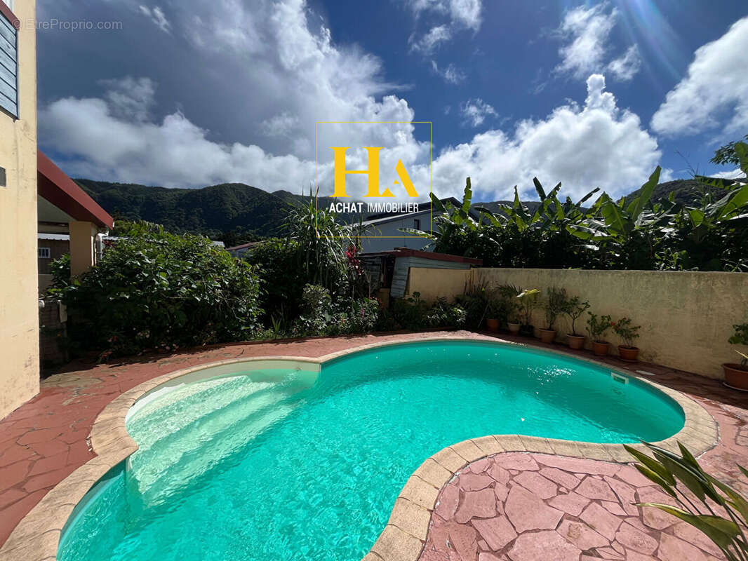 Maison Saint Joseph - Plaine des grègues  8 pièces 232.8 m2 - photo 2