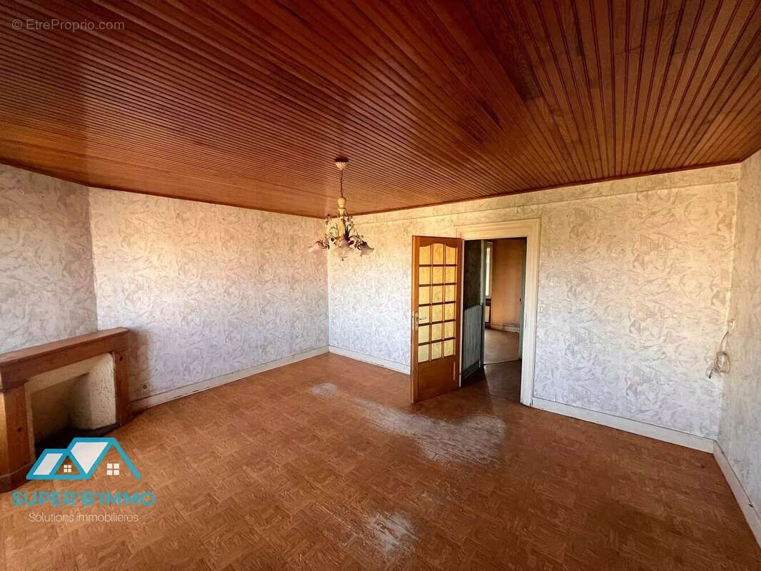 MAISON - 140 m2 - Terrain et dépendance - photo 9