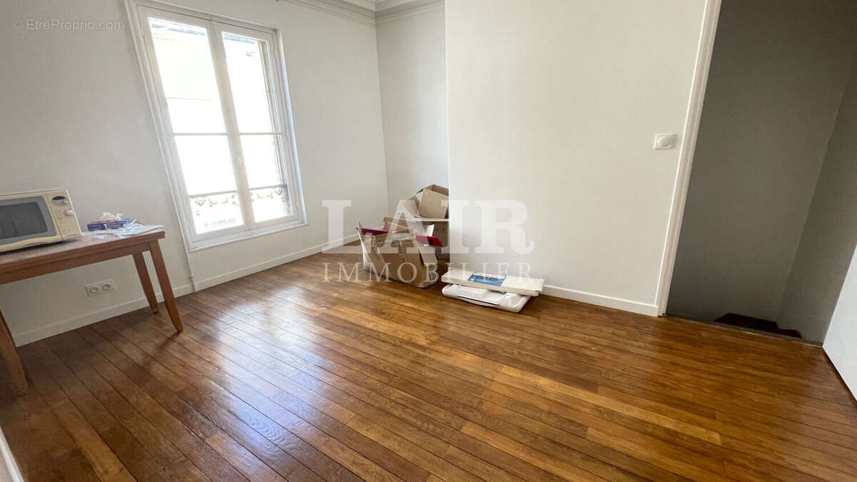 Immeuble avec local commercial et appartement au coeur de Fresnay sur Sarthe réf: 13849 - photo 6