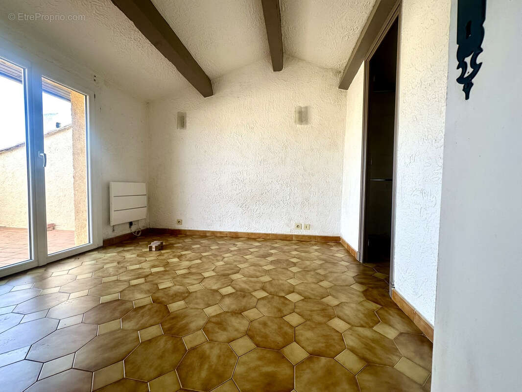 Appartement à PUGET-SUR-ARGENS