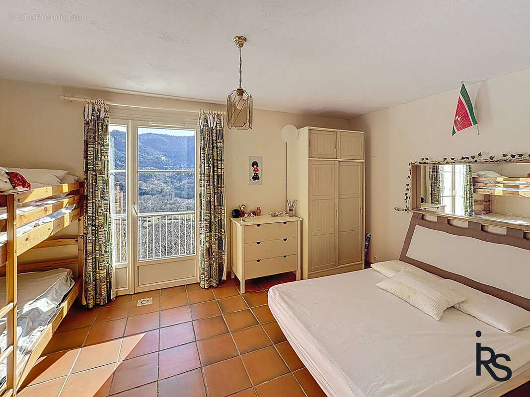 Maison à SAINT-ETIENNE-DE-BOULOGNE