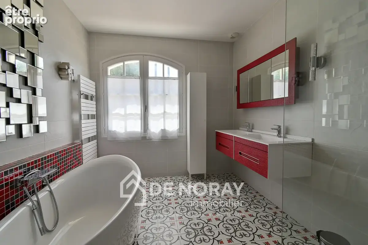 Propriété de 3 maisons + espace équestre sur 3,5 hectares - Gîte - photo 4
