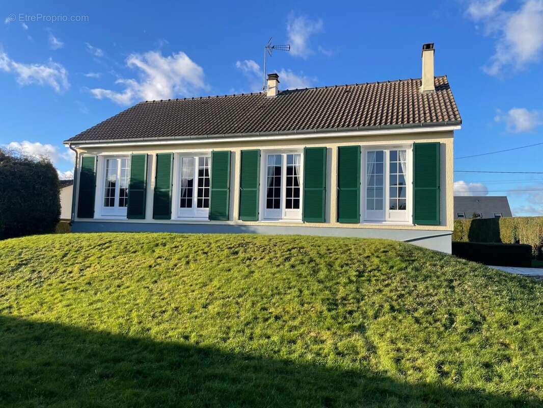 Maison à MENNEVAL
