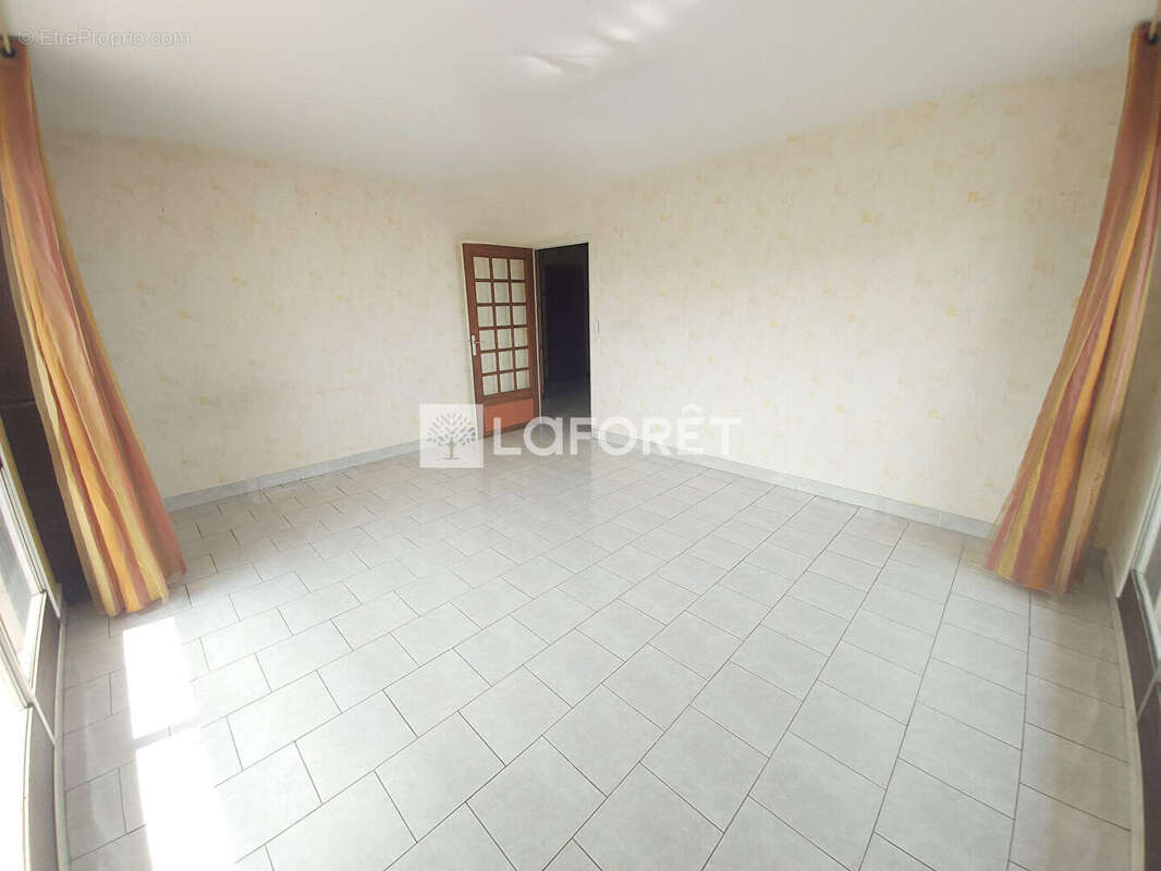 Appartement à VILLEMOMBLE