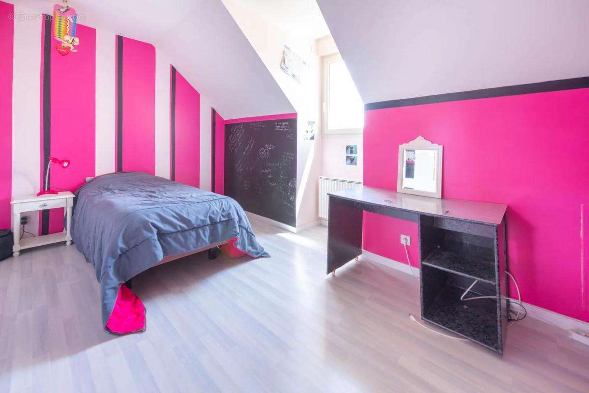 Maison de 8 pièces de 180 m² à Jambville - photo 14