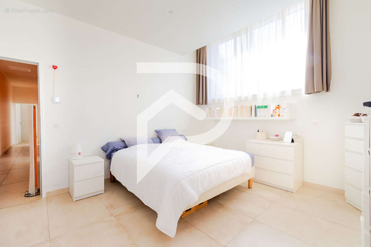 Appartement à MARSEILLE-5E