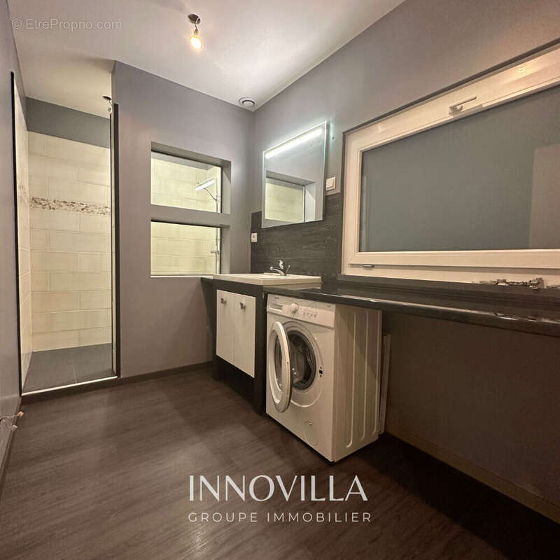 Commerce à PECHBONNIEU