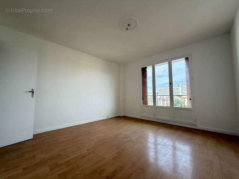 Appartement à MARSEILLE-4E