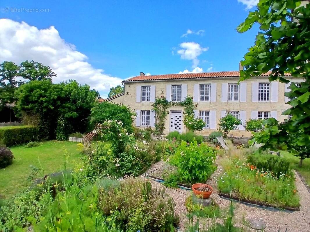 Maison à BEAUVAIS-SUR-MATHA