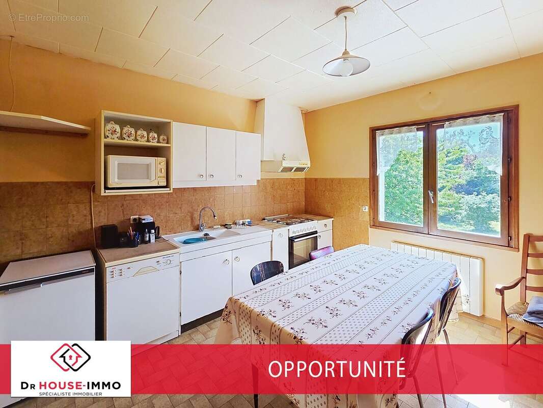 Maison 200 m² à Saint-Genis-Laval  - photo 11