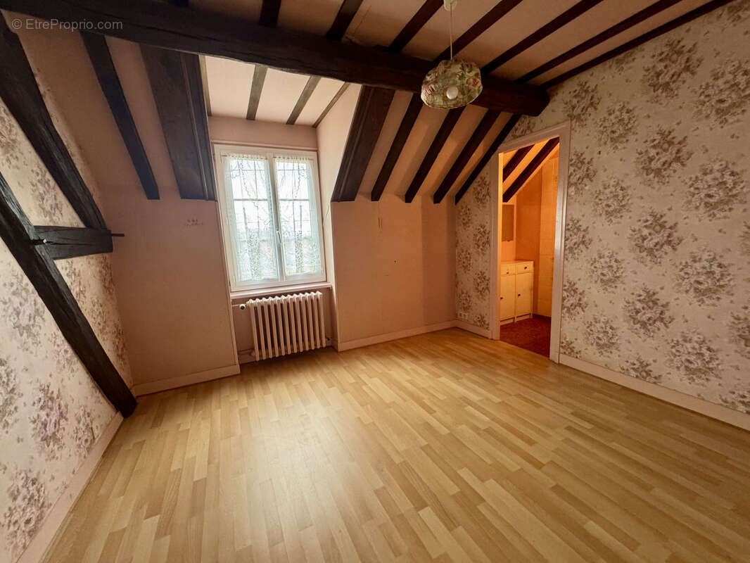 Maison à SAINTE-GENEVIEVE-DES-BOIS