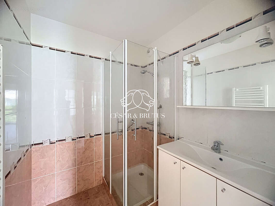 Appartement à PANISSIERES