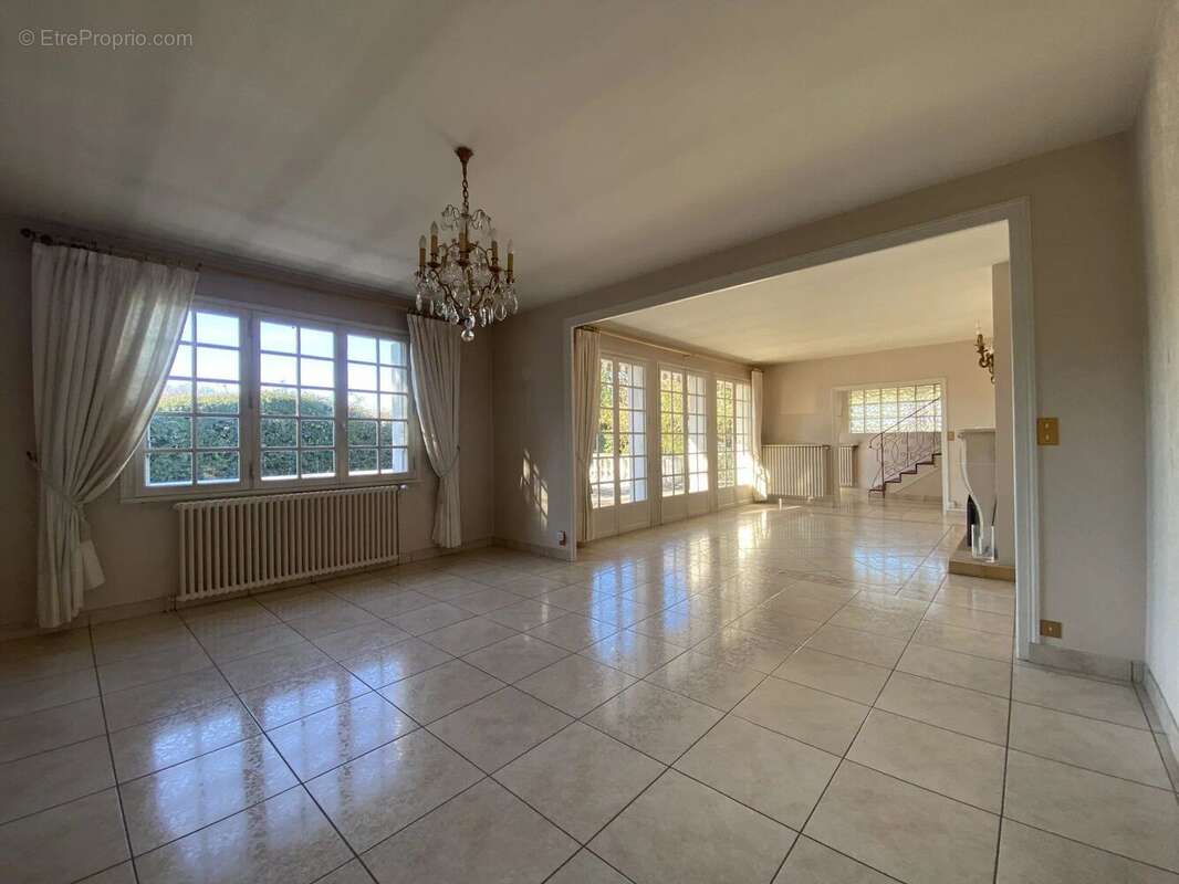 Maison à VARENNES-VAUZELLES