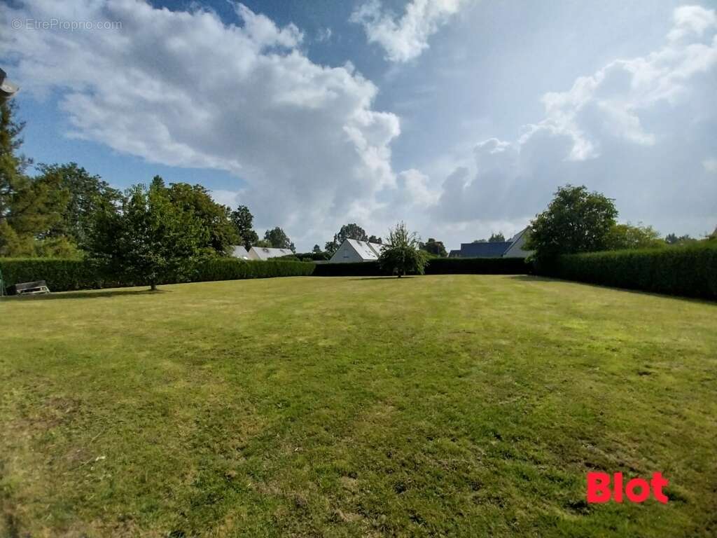 Terrain à LA VICOMTE-SUR-RANCE