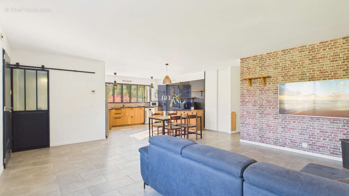 Maison à BERRIAS-ET-CASTELJAU