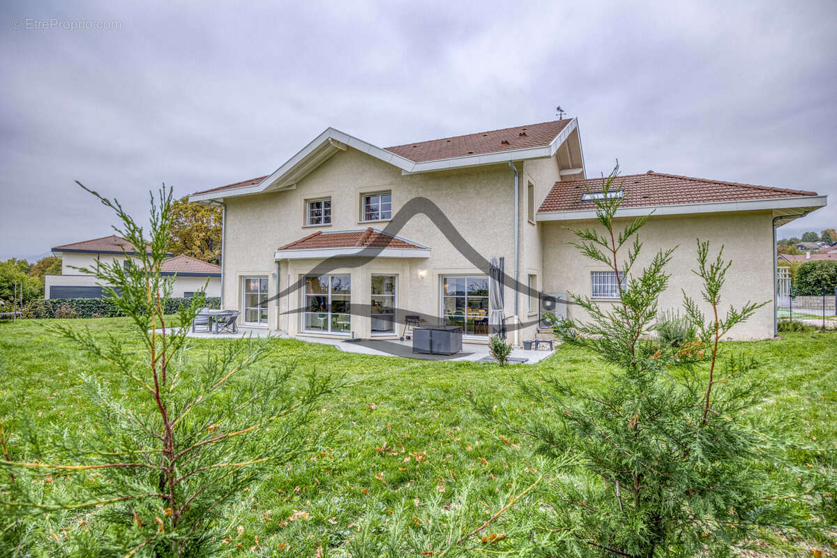 Maison à CESSY