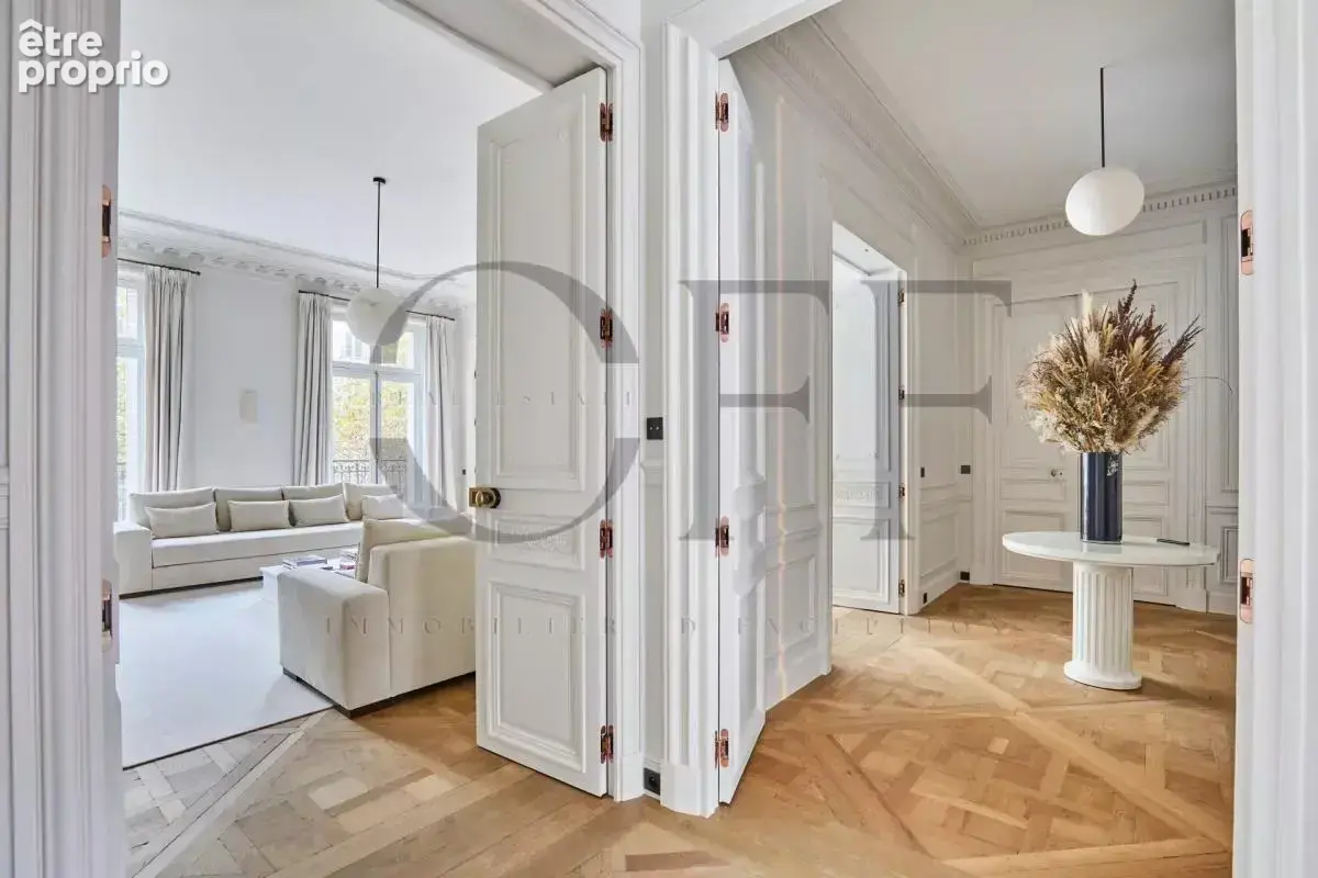 PARIS 8ᵉ – TRIANGLE D'OR – Appartement Haussmannien de réception – 220 m² – Parking - photo 5