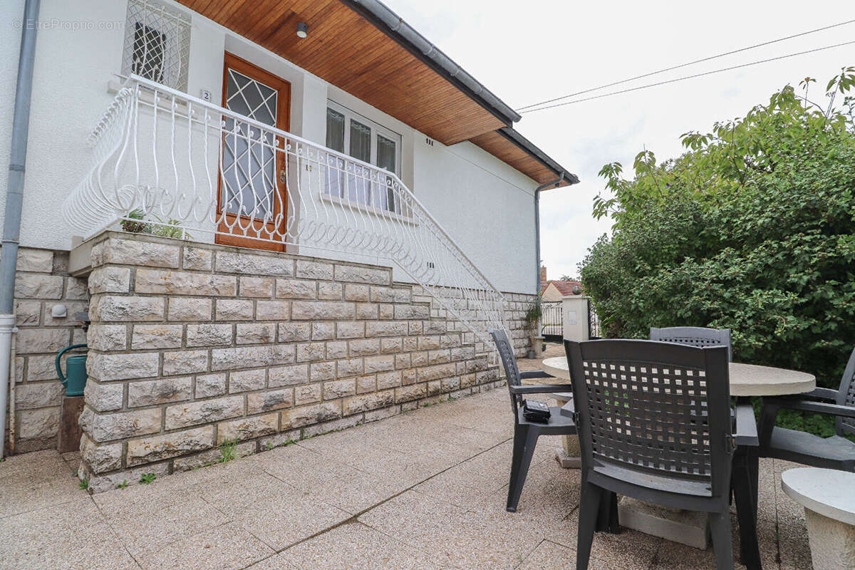 Maison à ARC-SUR-TILLE