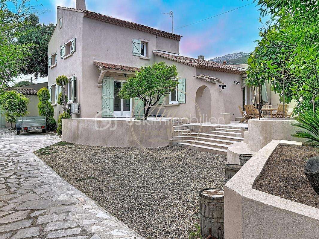  Maison de charme familiale rénovée avec piscine et cuisine d'été – Toulon Quatre Chemins  - photo 2