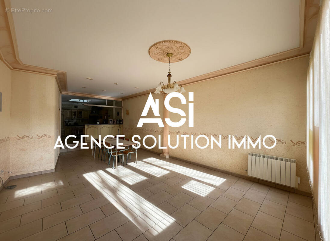 Maison à VILLAINES-LA-JUHEL