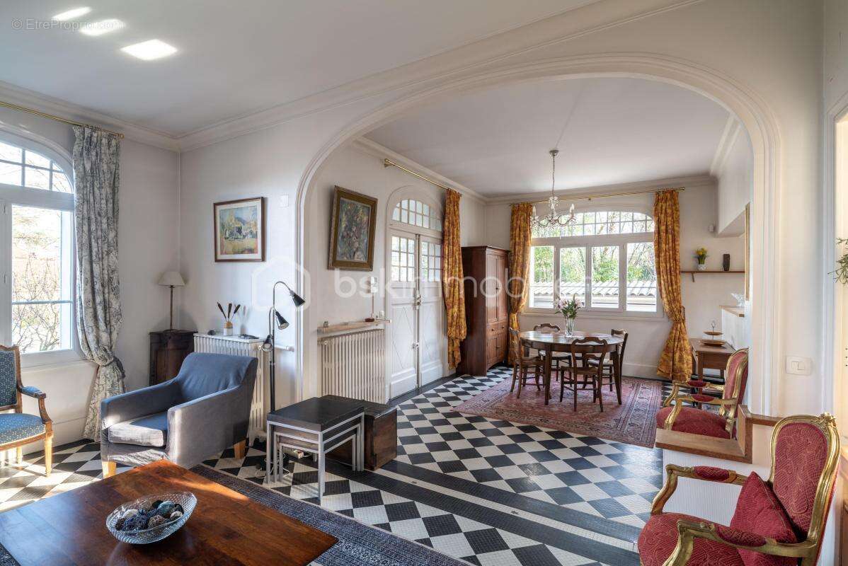 Maison de caractère  – 9 pièces, 7 chambres, sous-sol total – proximité rer d, commerces et écoles à pied - photo 2
